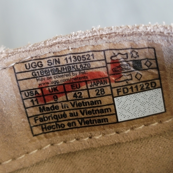 UGG Ashton Short Waterproof Boot - Picture 8 of 10